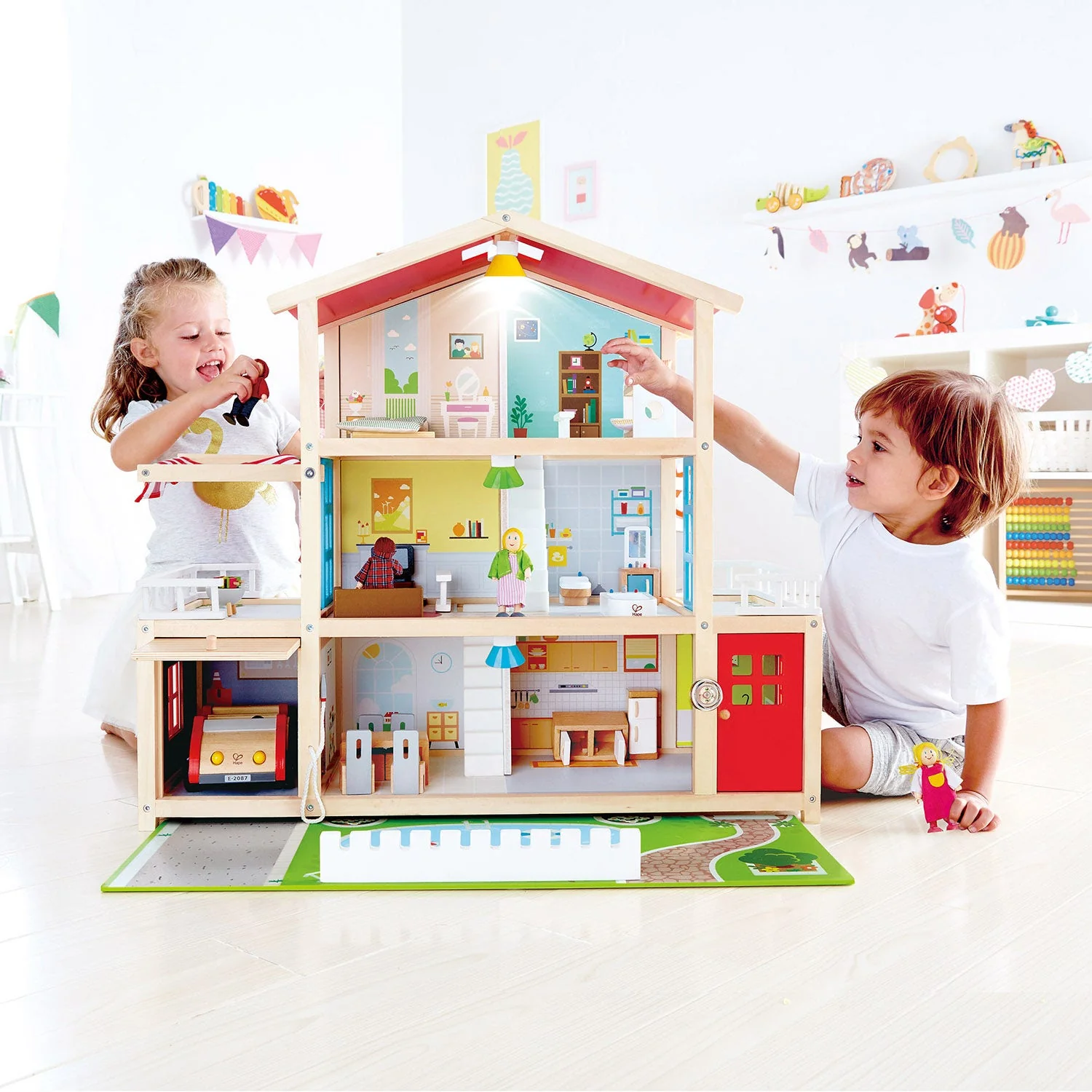 Doll Family Mansion by Hape - Image 2
