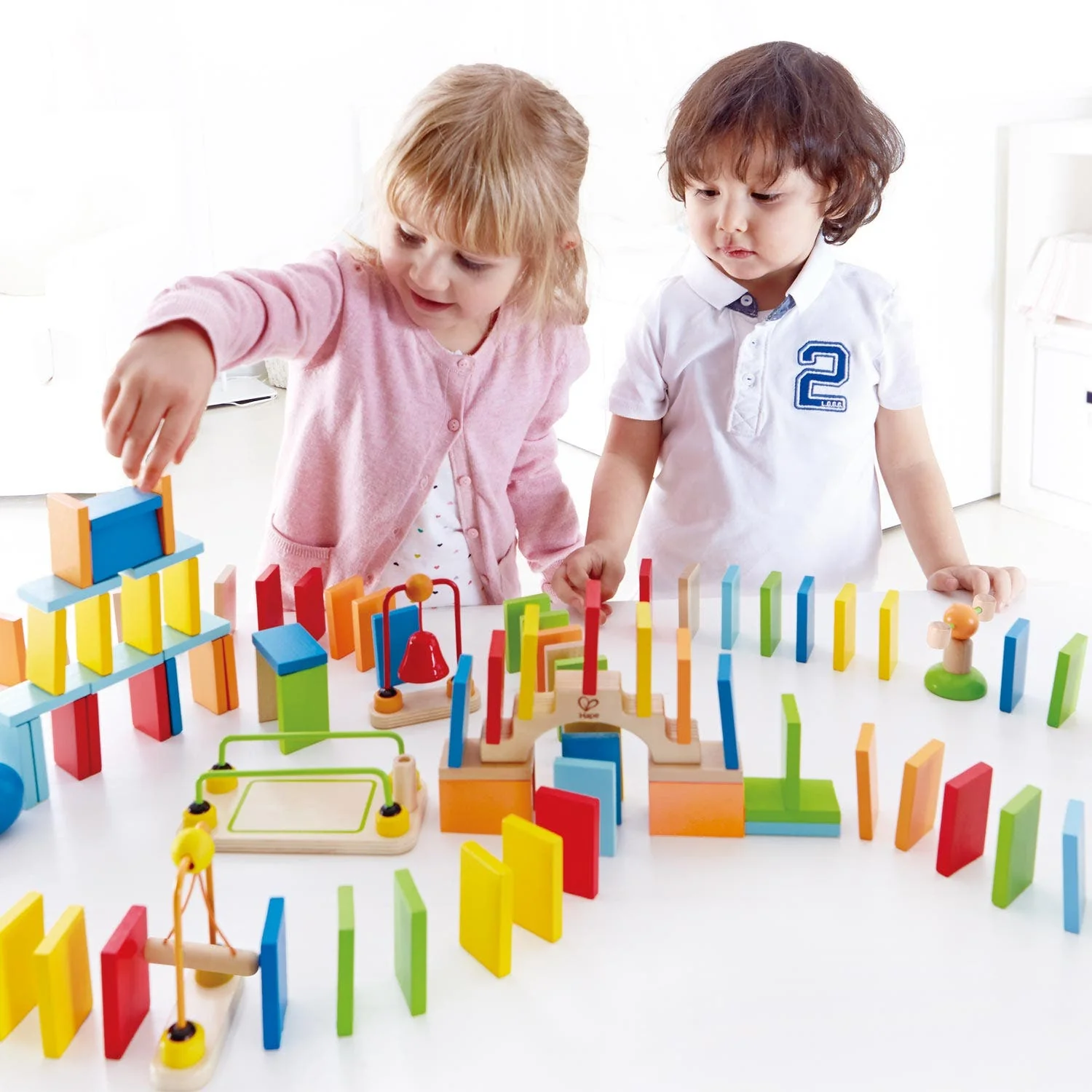 Dynamo Dominoes by Hape - Image 2