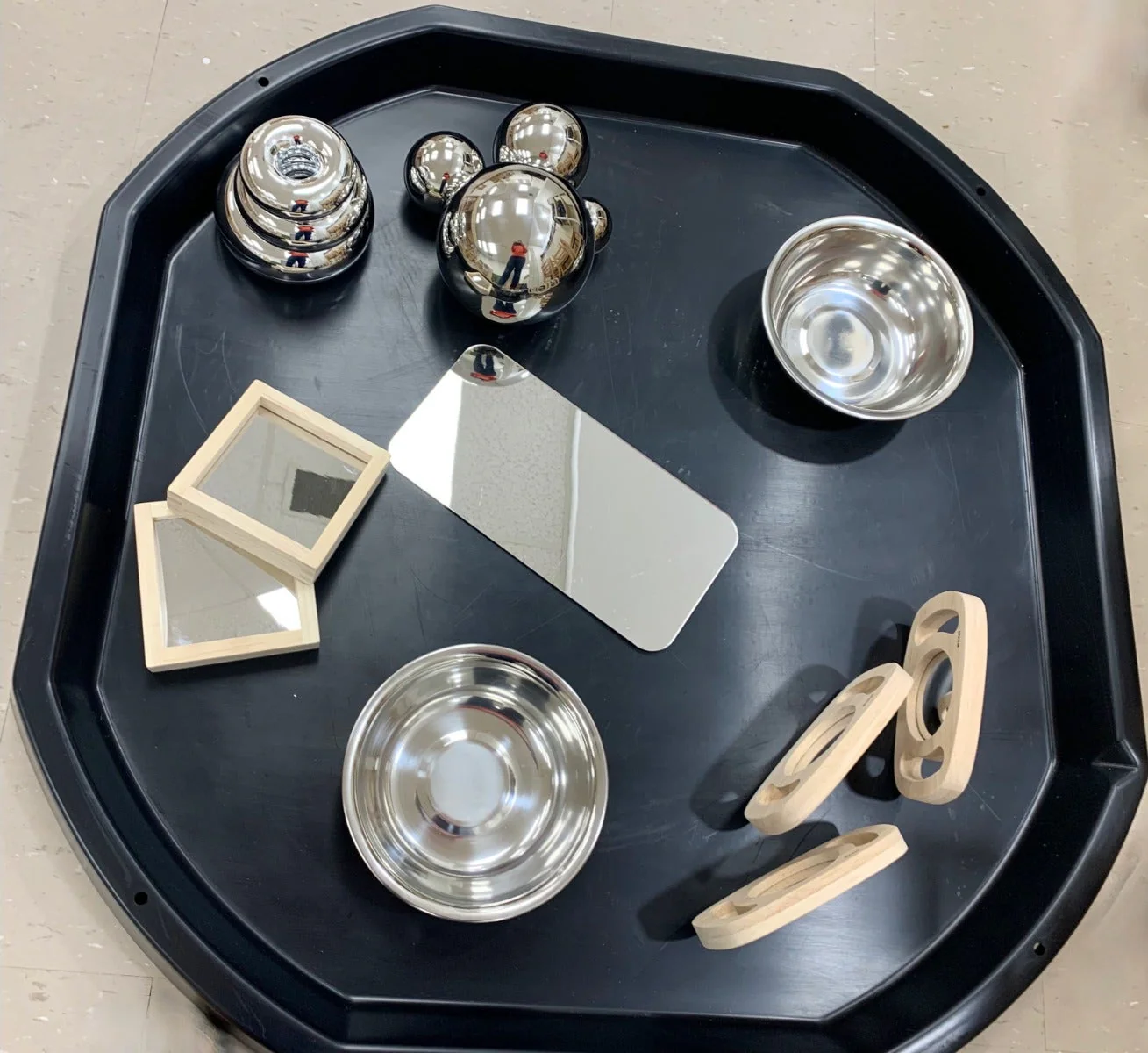 Easy Hold Plane Mirror - Image 2