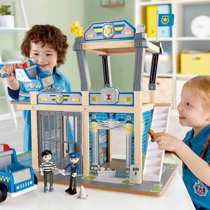 Metro Police Department Playset by Hape - Image 5