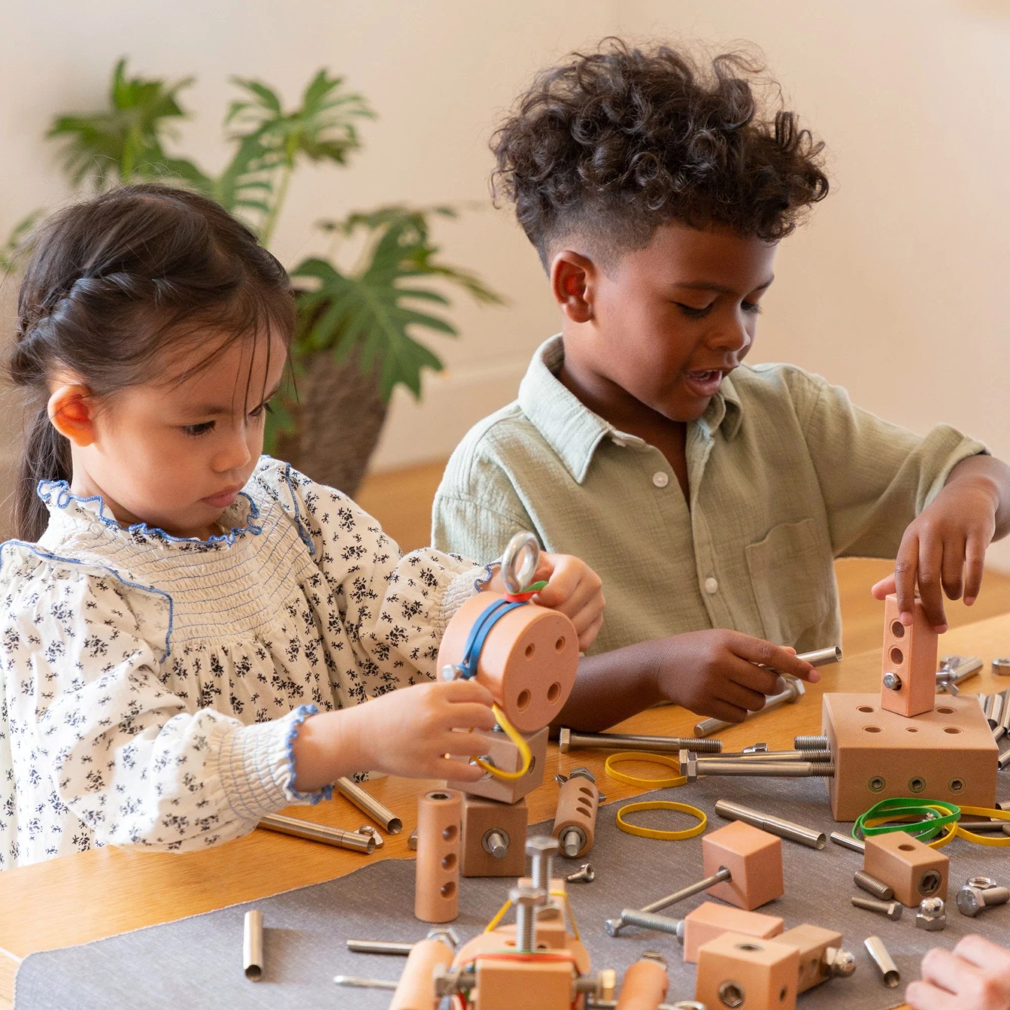 Random Robots Loose Parts STEM Kit - Image 3