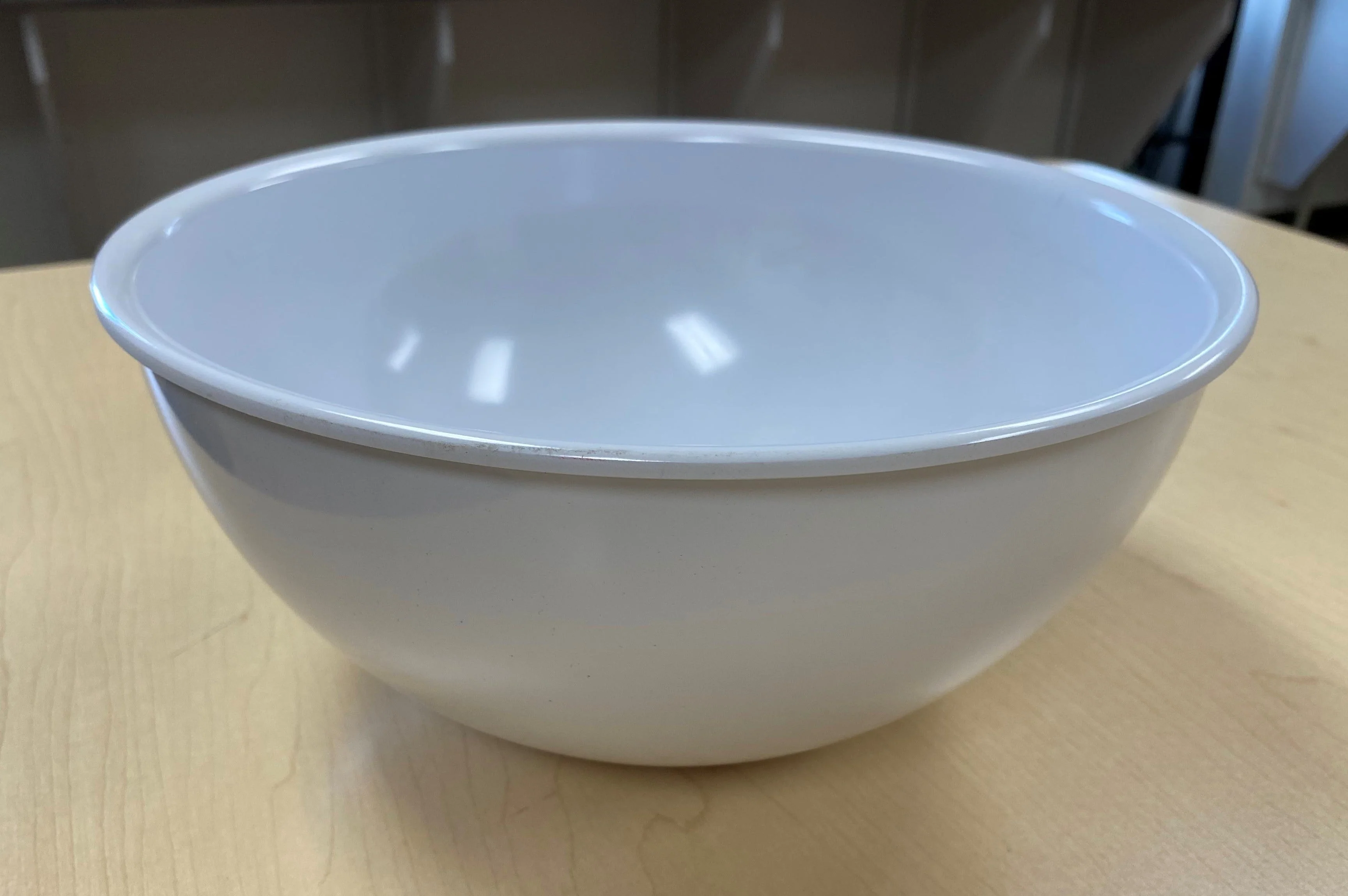 White Mixing or Serving Bowl 3qt Heavy Duty - Image 2